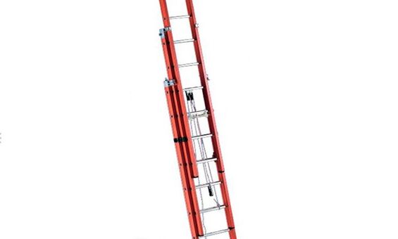 Трехсекционная лестница выдвигаемая тросом SVELT V3 3x14 ступеней